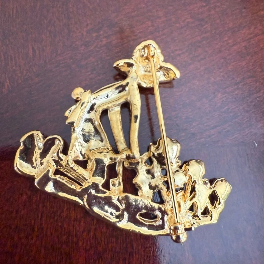 Vintage Gold Tone Gardening Brooch - Picture 2 of 3